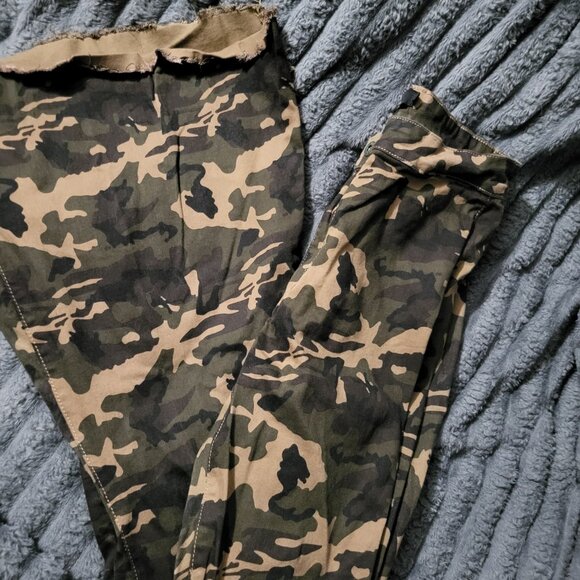 Lucky & Blessed Camo Super Flare Jeans Sz 14 - Picture 4 of 8